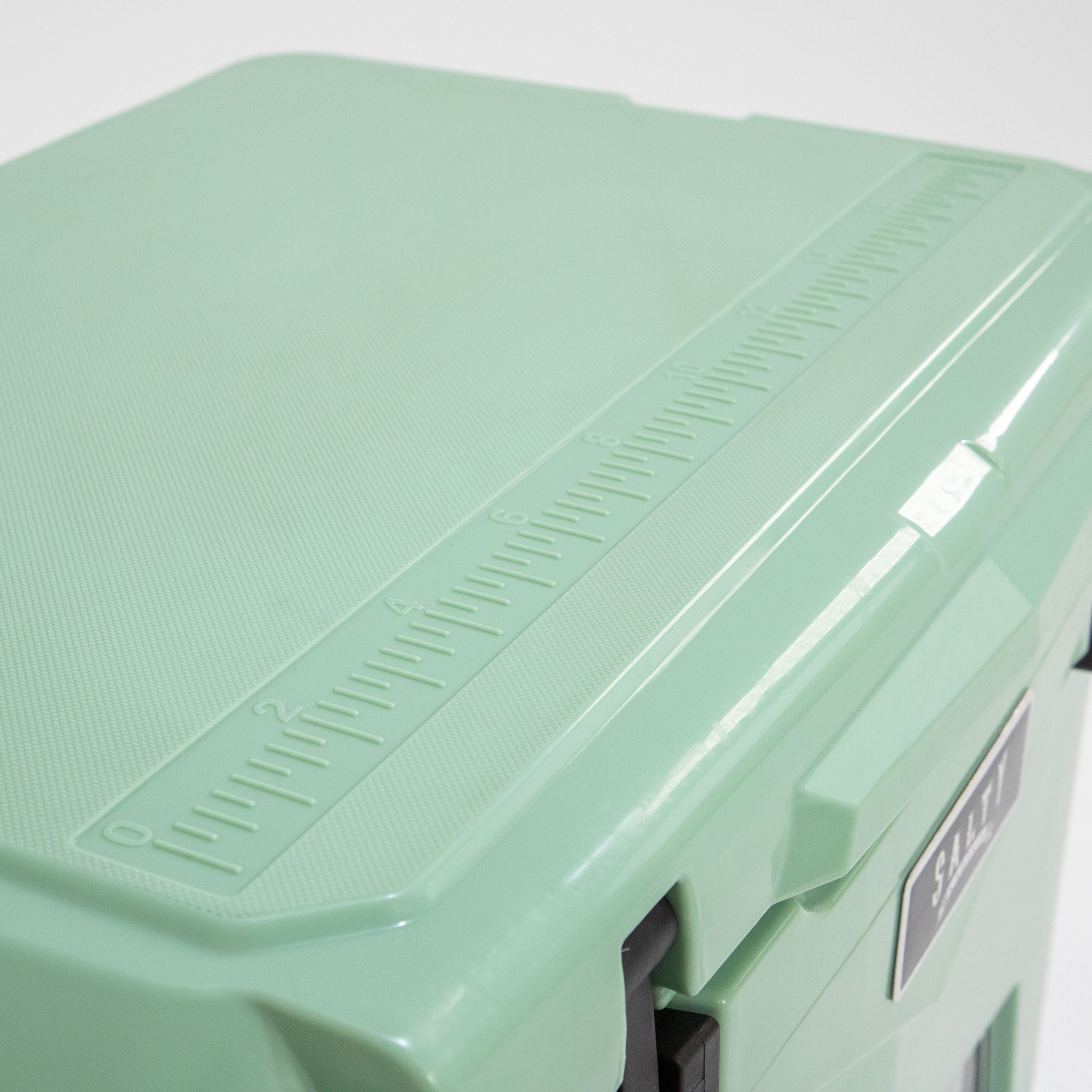 Arctic-35 Cooler Box 35QT | 33.1L – Salty Captain